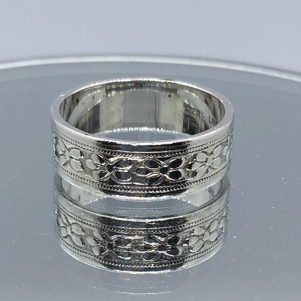 Sterling Silver Ladies Flower Ring / Band